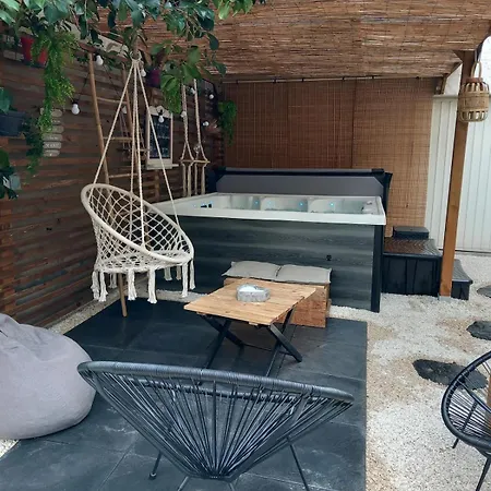 La Maison Au Camelia Сasa de vacaciones